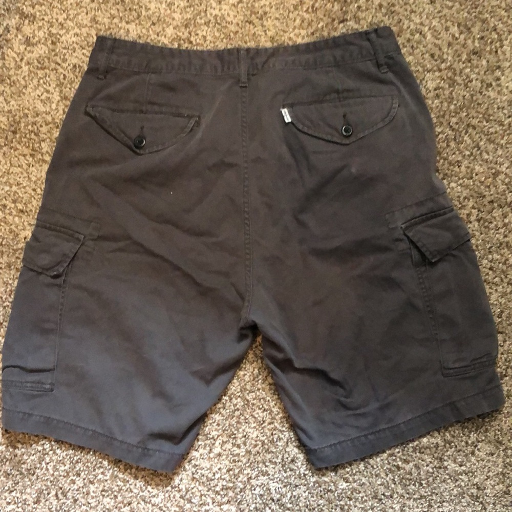 Levi’s Gray Men’s Cargo Shorts - Picture 2 of 2